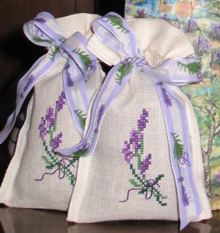 Sacchetti a punto croce con lavanda