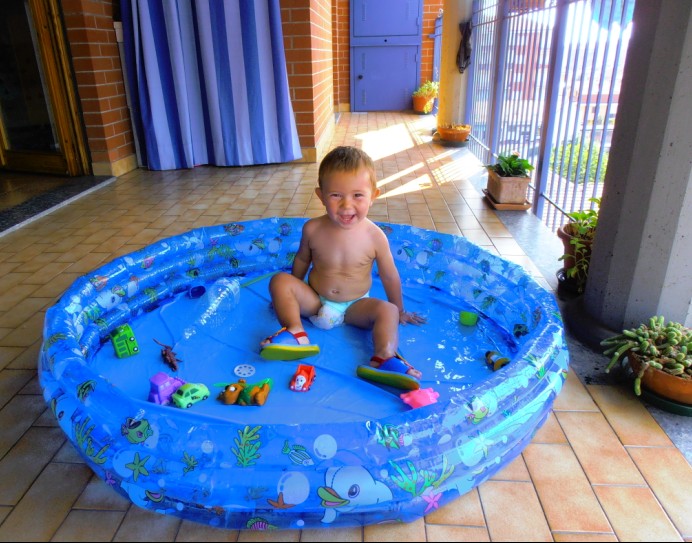 giochiamo nella piscinetta !